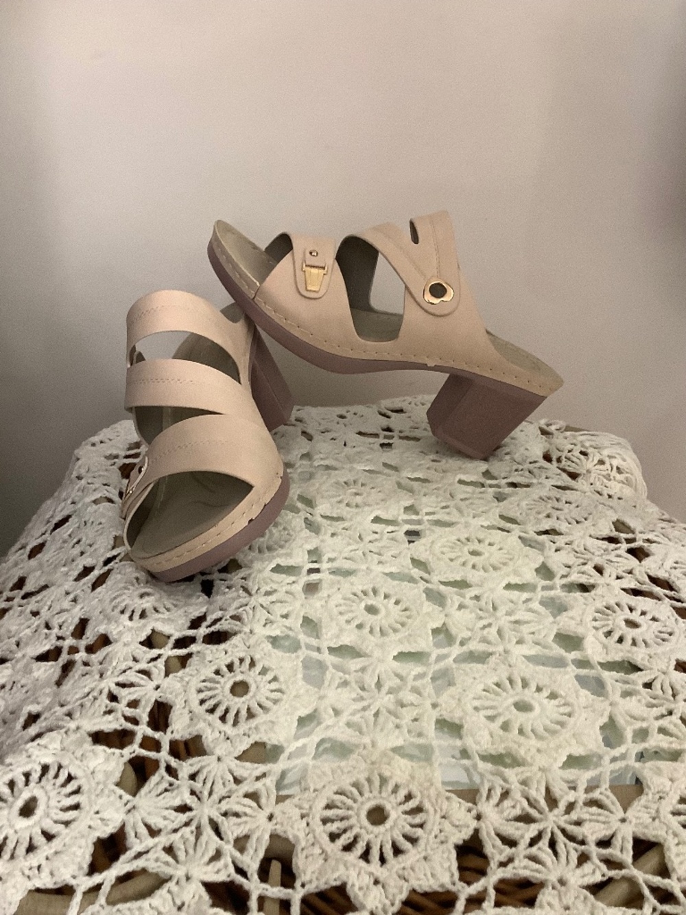 NWOT Siketu sandals size 9